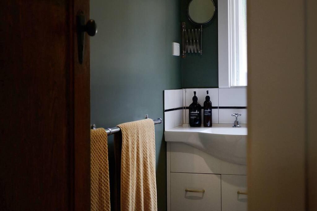 Harrys House Warburton - Peaceful Riverside Cottage In The Perfect Location Exterior foto